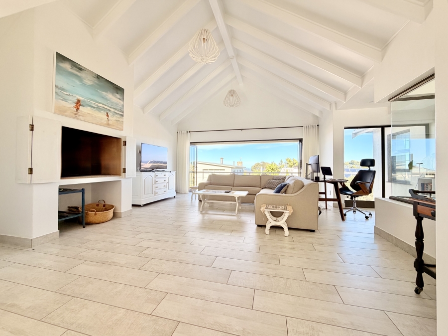 3 Bedroom Property for Sale in Voelklip Western Cape